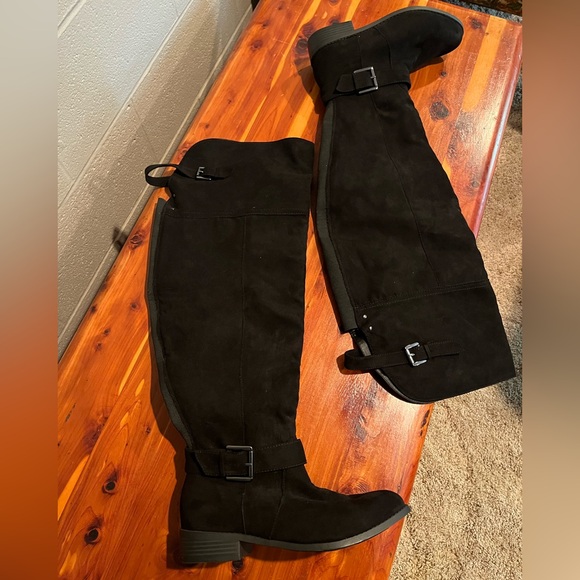 Black over the knee boots - Picture 2 of 6